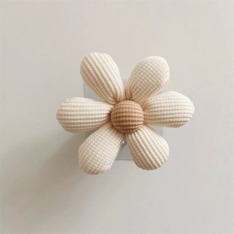 Crochet mural fleur en bois – Décoration nordique enfant