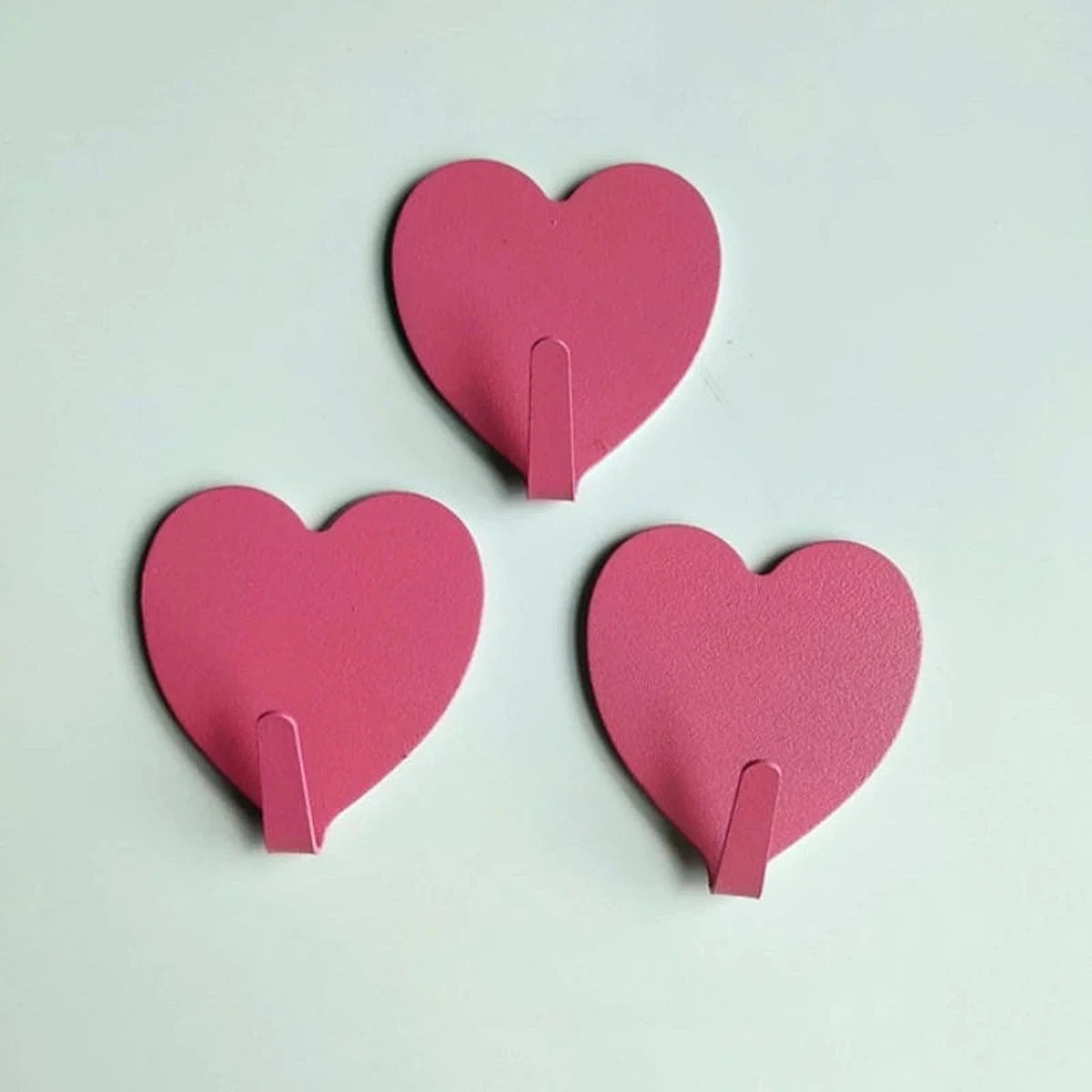 3 crochets adhésifs en forme de cœur – Rose pâle ou rose vif