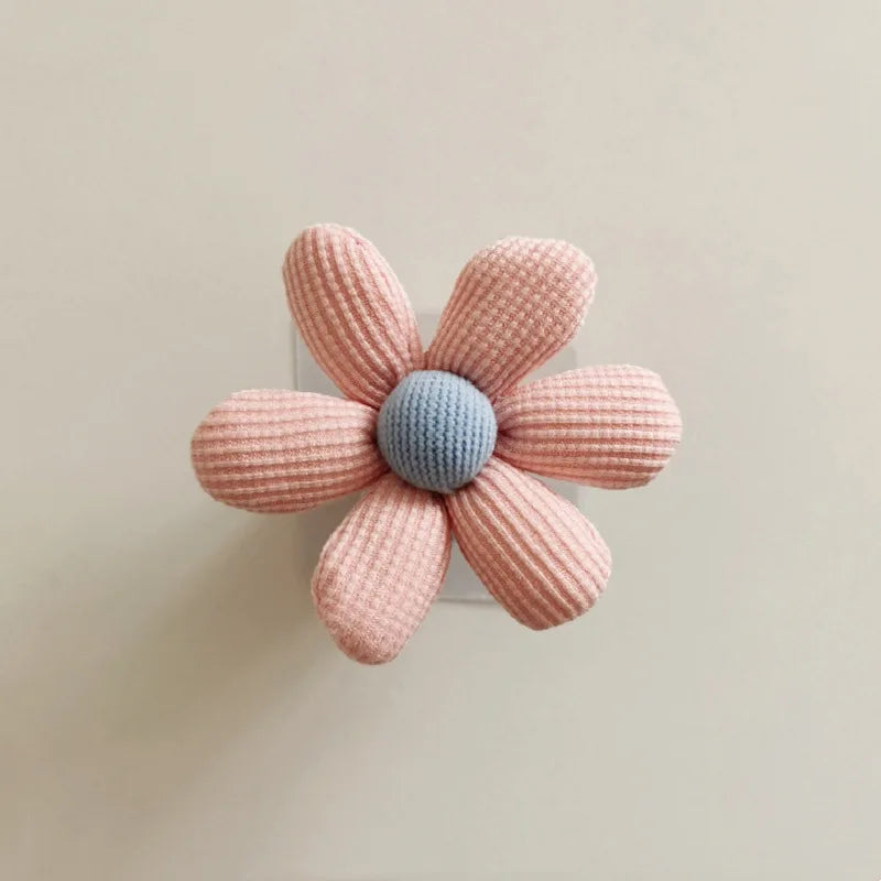 Crochet mural fleur en bois – Décoration nordique enfant