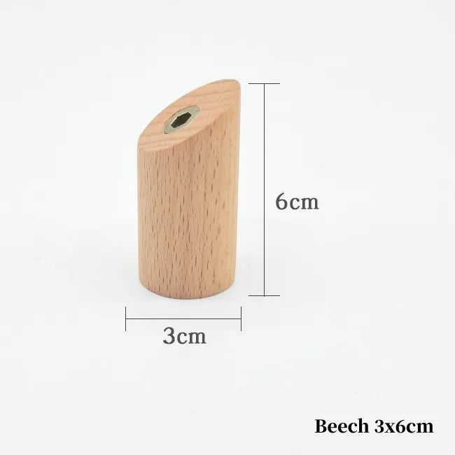 Patère murale en hêtre, cylindre incliné de 3 cm de diamètre et 6 cm de haut