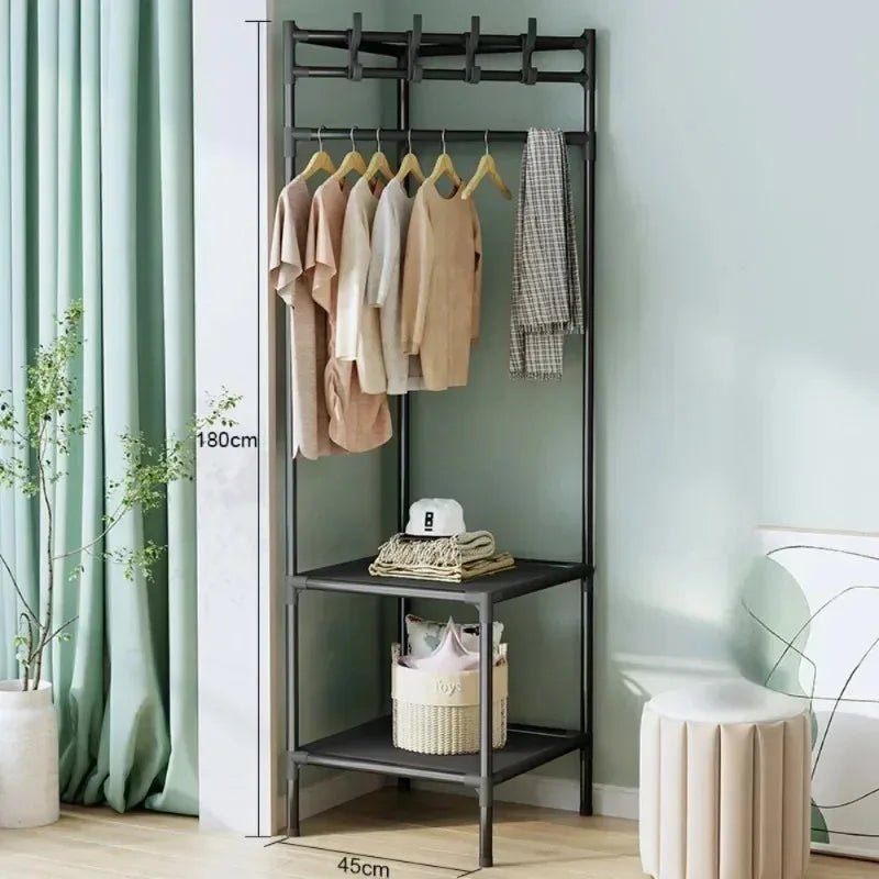 Porte-vêtements d'angle noir avec cintres, deux plateaux, 180 cm de haut et 45 cm de large
