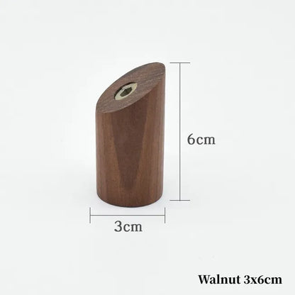Patère murale en noyer, cylindre incliné de 3 cm de diamètre et 6 cm de haut