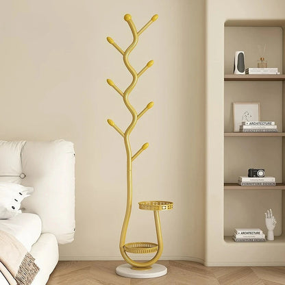 Porte-manteau sur pied en métal doré en forme d'arbre avec plateaux ronds et socle blanc