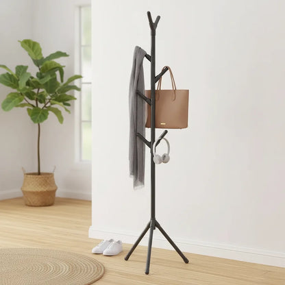 Porte-vêtements noir en forme de branche avec écharpe, sac cabas et casque audio suspendus